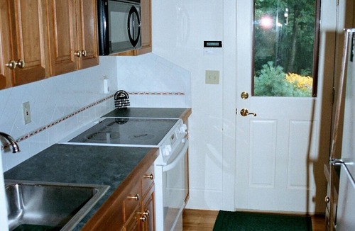Bread Loaf Apartment | Beautiful 1 BDRM Overlooking Bread Loaf Campus- Available School of nEnglish!