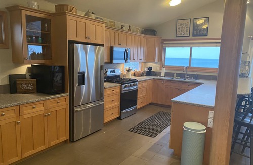 Point Roberts Cottage | Beautiful 3-Bedroom Seaside Cottage - Located on scenic Freeman Beach