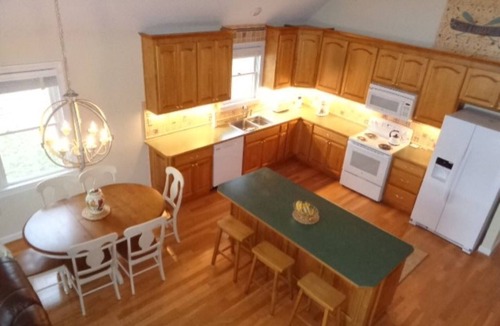 Henrico House | Beautiful 3 bedroom, 2 bath Log Home with Sandy Beach & Expansive Lake Views!