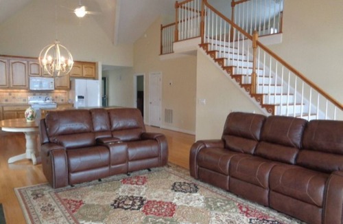 Henrico House | Beautiful 3 bedroom, 2 bath Log Home with Sandy Beach & Expansive Lake Views!