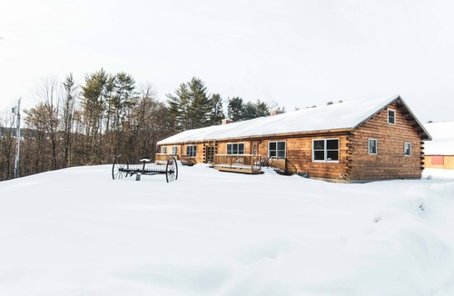 Lyman House | Beautiful 3bd + Loft Log Cabin in Lakeside All Inclusive Resort