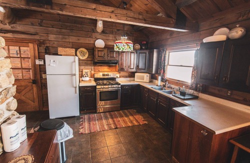 Lyman House | Beautiful 3bd + Loft Log Cabin in Lakeside All Inclusive Resort
