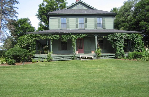 Bread Loaf House | Beautiful 4 Bedroom Home Available this Summer