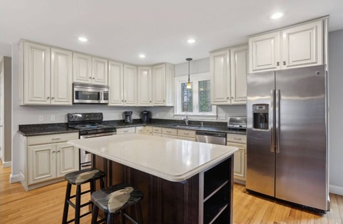 Kennebunk House | Beautiful 4 BR, Close to Everything! Walk to Gooch's Beach and Dock Square!