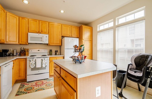 Baileys Crossroads House | Beautiful 4BR - 3.5BA - 2 Car Garage
