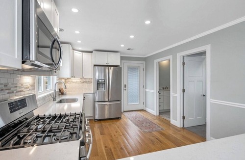 Seabrook House | Beautiful 5-bedroom house Steps to Seabrook beach!