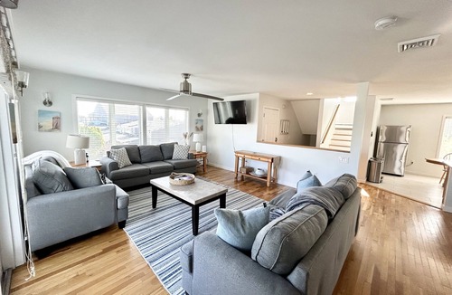 Point Judith House | Beautiful Beach House with Breathtaking Water Views! Short Walk to Restaurants