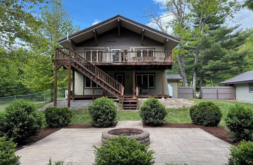 Birch Hill Ski Chalet | Beautiful Chalet Style Home with Seasonal Mountains Views in North Conway, NH