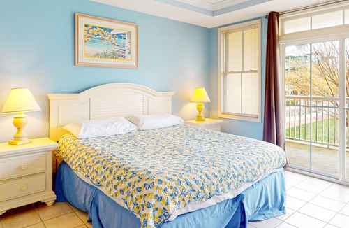 Sunset Island Condo | Beautiful Condo in Bayside Location w/Shared Pool, Private Washer/Dryer, WiFi