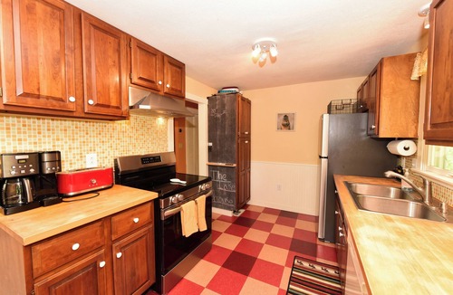 Silver Lake House | *Beautiful Cottage Just a "Stones Throw" from Beautiful Silver Lake