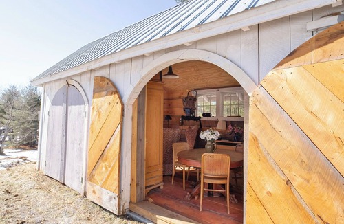 South Londonderry Cabin | Beautiful country cabin with hot tub and outdoor shower in Londonderry