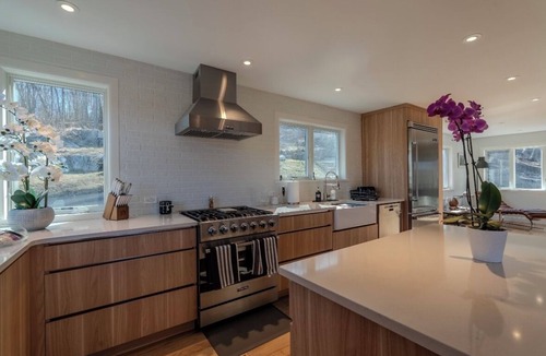 Lake Carmel House | Beautiful Escape! Hudson Valley LakeHouse. 90min from NYC & 30min from Beacon.