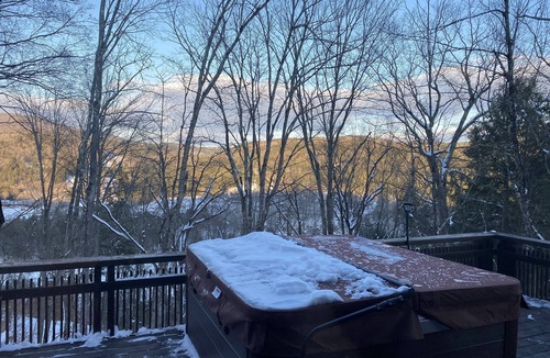 Stockbridge House | Beautiful Green Mountain views near Killington