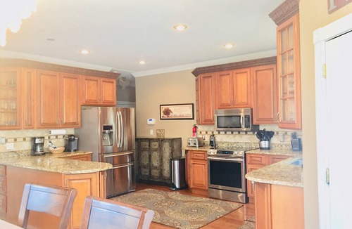 Lemont House | Beautiful Home in Happy Valley 2.2 Miles from Beaver Stadium