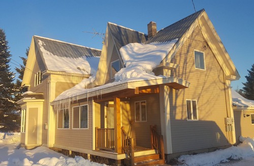 Troy House | Beautiful Home with a Cabin Feeling Located near Jay Peak Ski Area