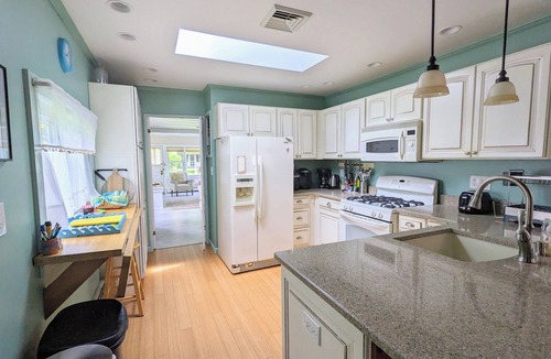 Mattituck House | Beautiful house, large private yard, only two minutes walk from private beach
