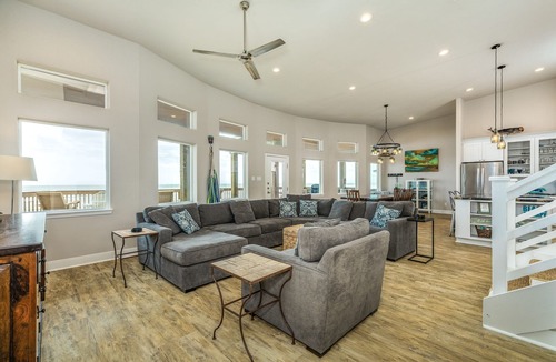 Freeport House | Beautiful inside and out! "Bluewater Bungalow"