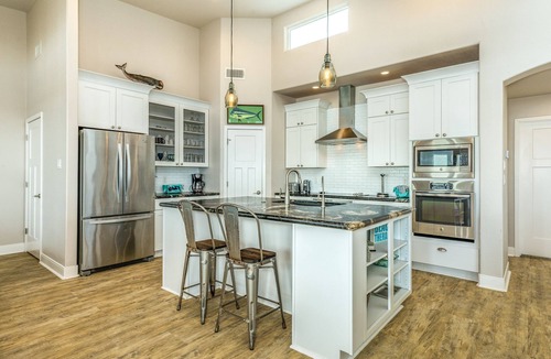Freeport House | Beautiful inside and out! "Bluewater Bungalow"