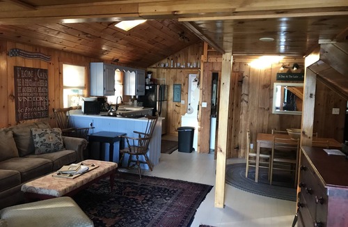 Middleton Cabin | Beautiful lakefront cabin with private beach in secluded cove - Sunrise Lake