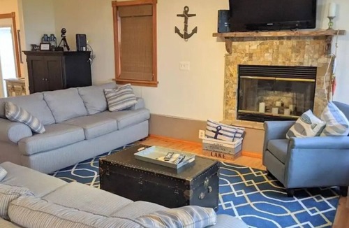 Durhamville House | Beautiful Oneida Lake Shore Home and Yard