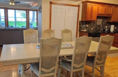 Durhamville House | Beautiful Oneida Lake Shore Home and Yard