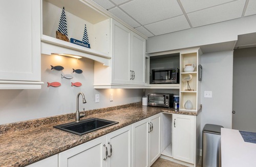 Kennebunk Apartment | Beautiful Private Oasis - On the River's Edge