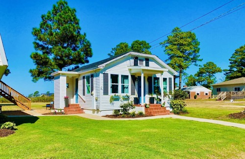 Crisfield Cottage | BEAUTIFUL REMODELED "COTTAGE BY THE BAY" in CRISFIELD! WE STRIVE TO BE THE BEST!