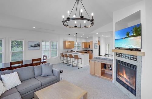 Thornton House | Beautiful resort condo with amazing snowy mtn views