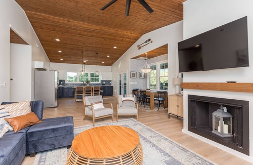 Shenandoah House | Beautiful River Homes Sleeps 24 Hottubs Firepits
