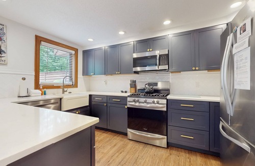 Plymouth Condo | Beautiful & Spacious Condo w/Pool, Lake Access - Close to Skiing