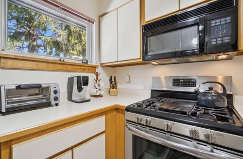 Killington Condo | Beautiful two bedroom condo on site spa & fitness center Woods 26