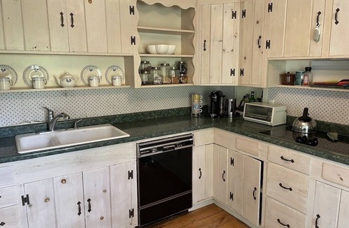 Dorset House | Beautiful Vermont 5 Bedroom farmhouse located in the picturesque Dorset Hollow.