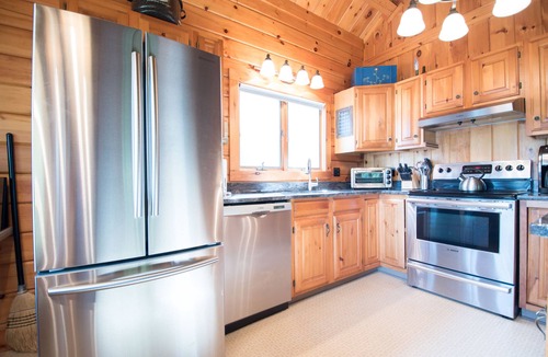 Woodstock Cabin | Beautiful Waterfront Log Home, Nestled in the White Mountains