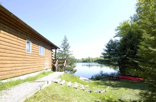 Woodstock Cabin | Beautiful Waterfront Log Home, Nestled in the White Mountains