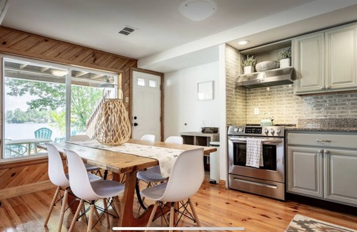 White Lake House | Beautiful White Lake Lakehouse on Woodstock Way!