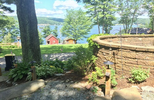 Bomoseen House | Beautifully appointed lake-view cottage with dock access