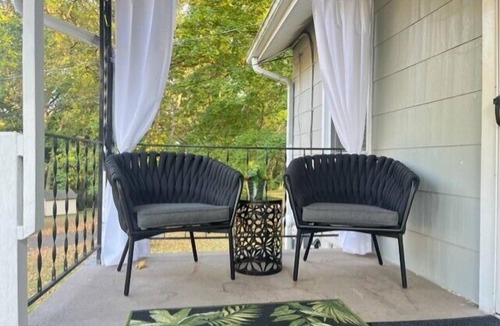 Beavercreek House | Beautifully Decorated Quiet Retreat with Firepit
