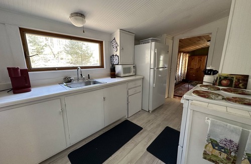 Bluemont Cabin | Beautifully Restored Log Cabin in Bluemont, VA