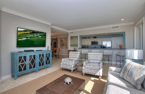 South Beach Villa | Beautifully updated villa, direct Sound views, beach access, walk to Salty Dog!