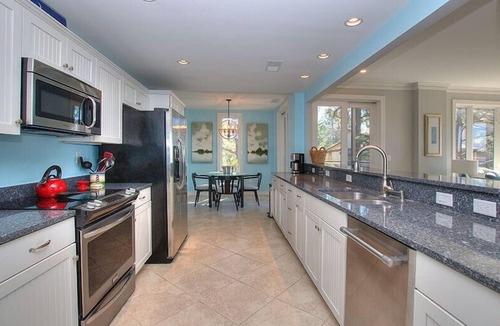 South Beach Villa | Beautifully updated villa, direct Sound views, beach access, walk to Salty Dog!