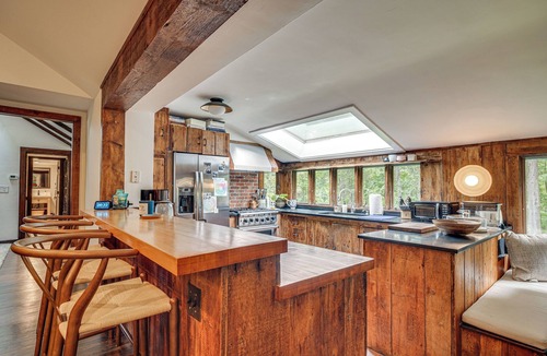 Bedford House | Bedford Retreat: 15 Mi to Long Island Sound