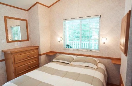 Urbanna House | Bethpage Two-Bedroom Cottage 8