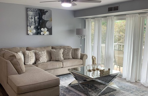 Wayne Condo | Beutifull furniture condo less than a mile from king of Prussia mall