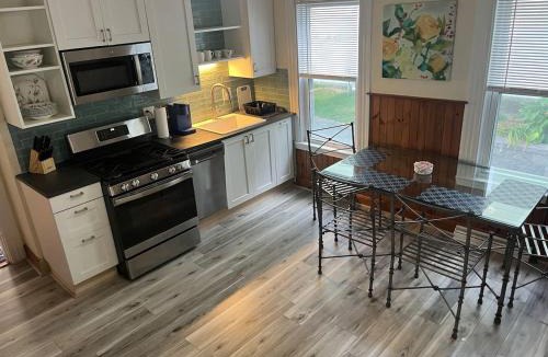 Beverly Apartment | Beverly, Salem, Dwtn, Water and Train
