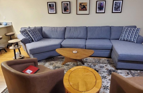 Albany House | Big Center Square Town House retreat in the shadows of Empire Plaza.