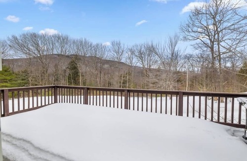 Newbury House | "Big Sky" Retreat Atop Sunapee/Ski + Lake Life