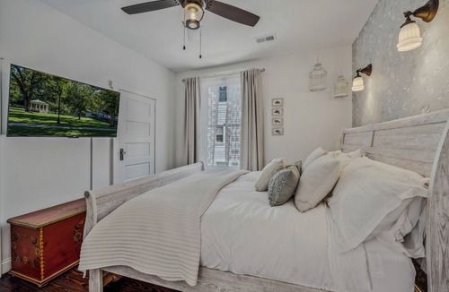 Berkeley Springs Bed & Breakfast | Bird Nest Suite In Town!- Inside the Grand Castalian Inn B&B