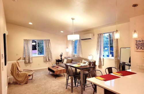 Redmond House | Birdsnest Rest Downtown Redmond Or. Walk to restaurants, breweries and shopping!
