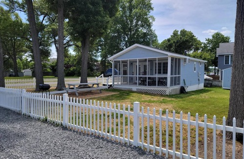 Colonial Beach Cottage | Blue Heron Cottage is cozy & convenient. Renovated March 2023!