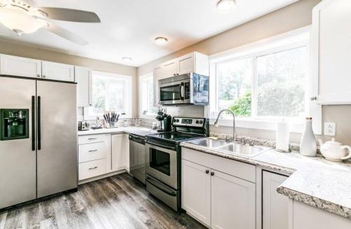 Verona Beach House | Blue Heron Way Fenced Yard & Beach Access
